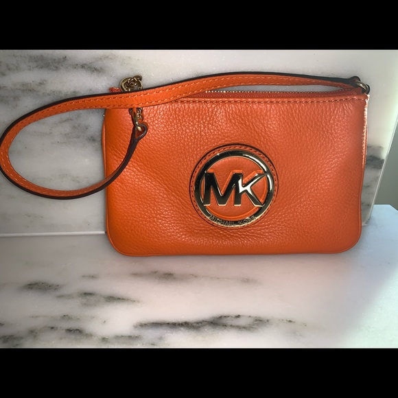 Michael Kors Handbags - Michael Kors Wristlet NWOT